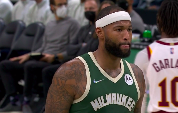  公牛末节崩盘负于雄鹿，字母哥暴扣点燃全场